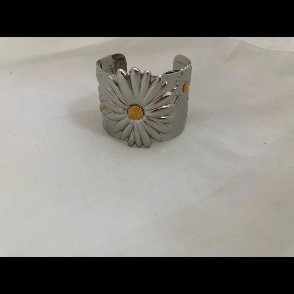Cuff bracelet - Picture 2 of 5